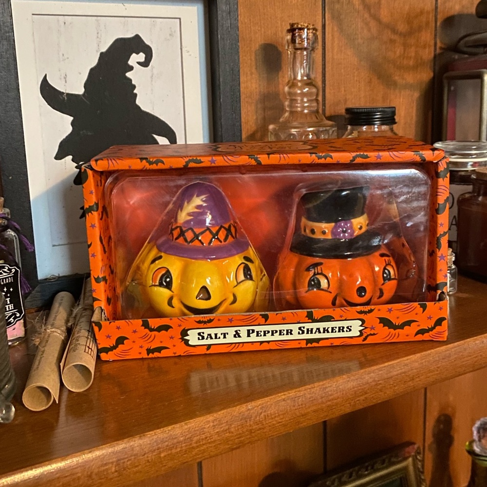 Harvest Salt & Pepper Shakers